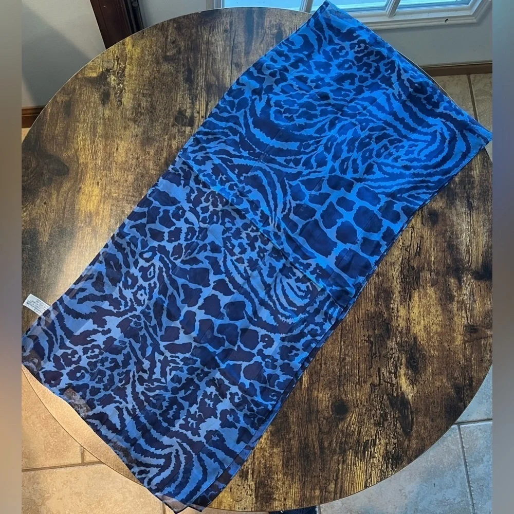 ACCESSORY STREET | ladies 100% silk, scarf.